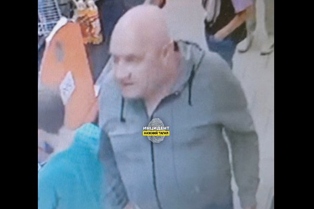 Пенсионер разломал чужой детский велосипед перед входом в магазин в Нижнем Тагиле