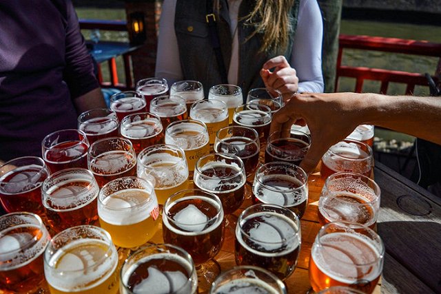 27 бутылок пива, три бутылки водки, ликер, коньяк и печеньки: чем отравились свердловские дети?