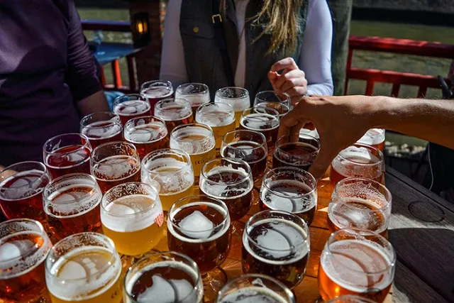 27 бутылок пива, три бутылки водки, ликер, коньяк и печеньки: чем отравились свердловские дети?