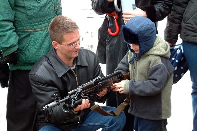 В Чите мужчина открыл стрельбу из автомата Калашникова по прохожим