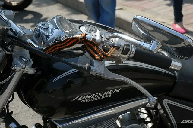 Десятки байкеров стали первыми нарушителями ПДД на Крымском мосту