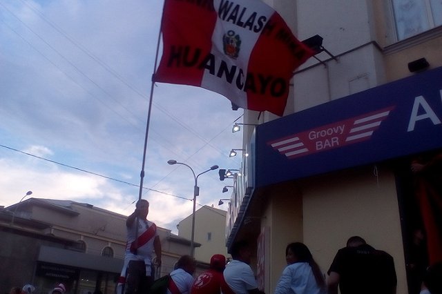 В Екатеринбурге со второй попытки украли флаги Швеции и Мексики