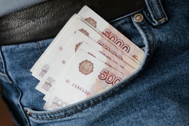 Екатеринбуржец отправится в колонию за покупку фальшивых денег за биткоины