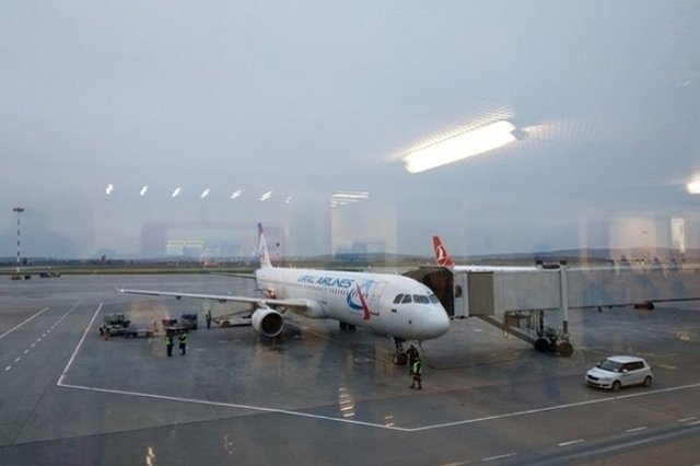 Вылетевший из Кольцово самолёт вернули на стоянку из-за неисправности