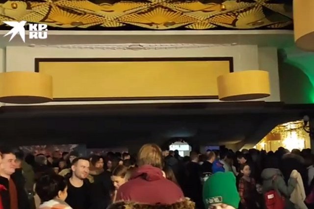 Екатеринбуржцы пожаловались на огромные очереди в кино в первый день года