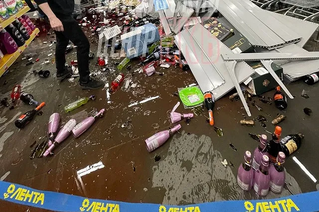 В екатеринбургской «Ленте» установили виновных в обрушении стеллажа с алкоголем