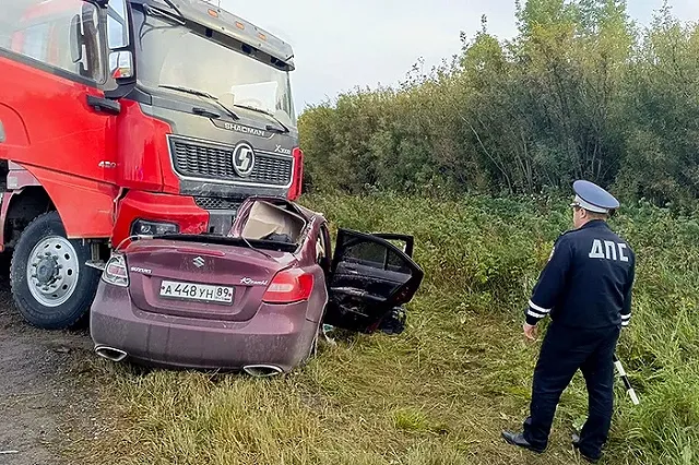 Три человека погибли в леговушке при столкновении с грузовиком под Богдановичем