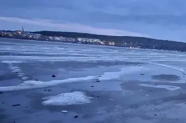 Стали известны подробности гибели девочки, провалившейся под лед в Реже