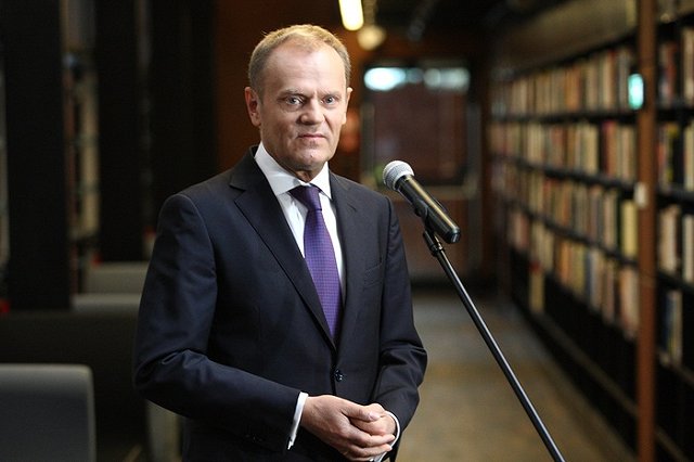 Туск анонсировал продление антироссийских санкций