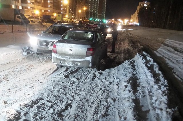 Жители Академического пожаловались на ужасную дорогу