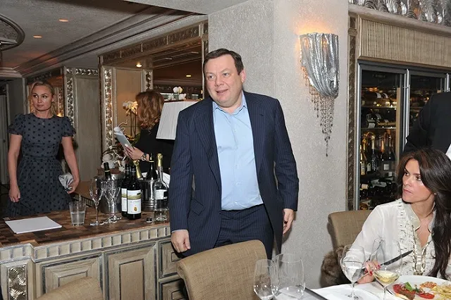 Forbes назвал самых богатых холостяков