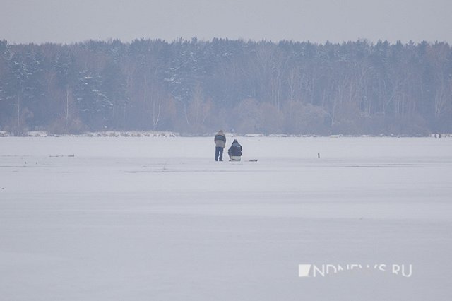 Бессмертные рыбаки вышли на лед в Екатеринбурге