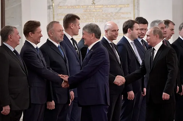 Кремль рассказал о местонахождении не явившегося в суд Сечина