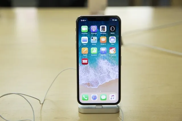 Apple представила новую операционную систему с ускорением старых iPhone