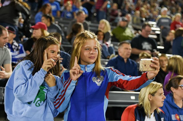 Екатеринбурженка отговорила болельщиц из Испании ехать на такси в Самару