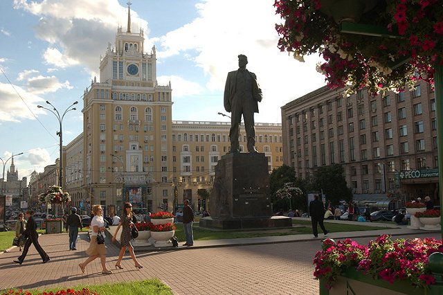 В Екатеринбурге Есенин, Маяковский и Бродский — теперь авторы 18+