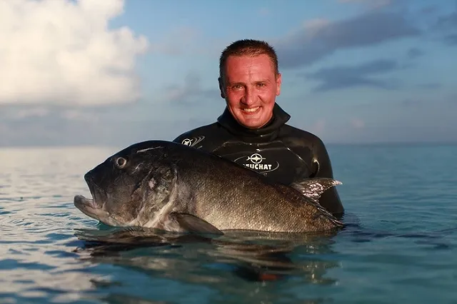 На Кипре задохнулся и утонул известный российский подводный охотник