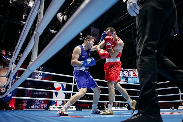 Чемпионат мира по боксу: семеро россиян вышли в четвертьфинал