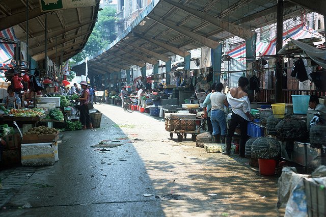 Россиянку, пытавшуюся вывезти в Китай в обуви почти 2 кг золота, выдала походка