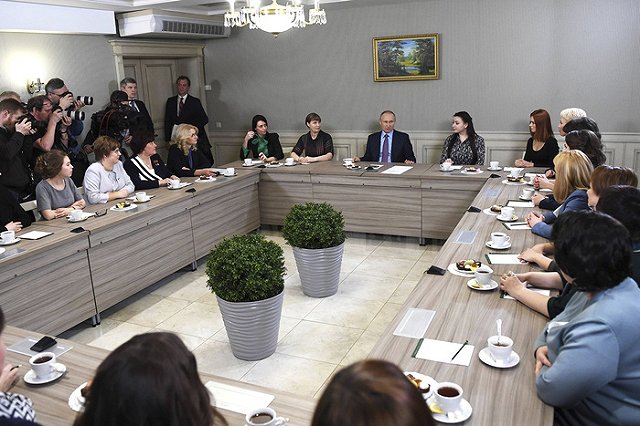 Более 70% россиян считают, что люди у власти озабочены только собой