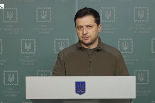 Зеленский призвал Германию и Венгрию поддержать решение об отключении РФ от SWIFT