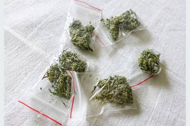 На Урале малышка серьёзно отравилась наркотиками отца