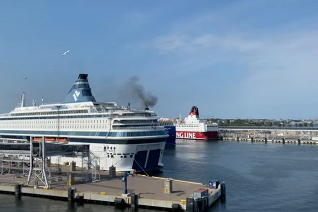 Запертых на круизном судне беженцев с Украины возмутил русскоязычный экипаж