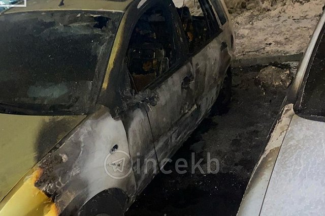 Екатеринбуржец обвинил мужчину в поджоге своей машины