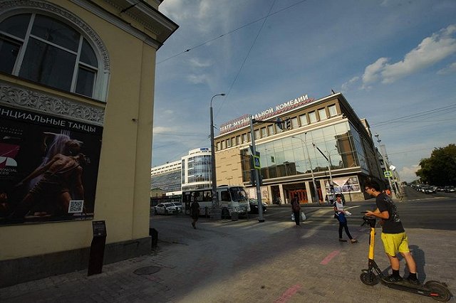 «А что, так можно?». Разметка для электросамокатов в Екатеринбурга оказалась частной инициативой