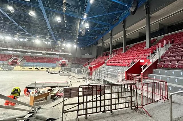 В Екатеринбурге начали разбирать КРК «Уралец»