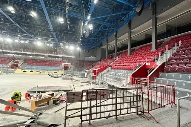 В Екатеринбурге начали разбирать КРК «Уралец»