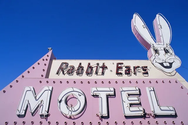 Владелец отеля 29 лет шпионил за интимной жизнью своих гостей