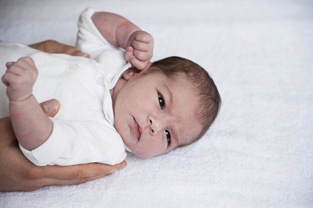 Очевидцы описали мать, выбросившую новорожденную дочь в мусорку в Челябинске