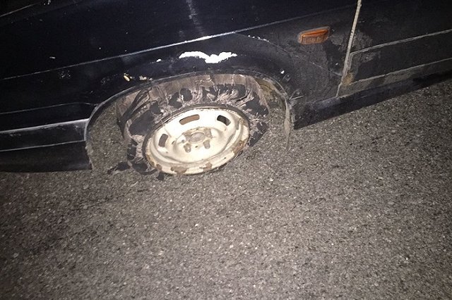 В погоне за пьяным водителем полиции пришлось семь раз выстрелить по колесам