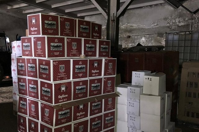 Цех по производству поддельного алкоголя найден в Измаденово