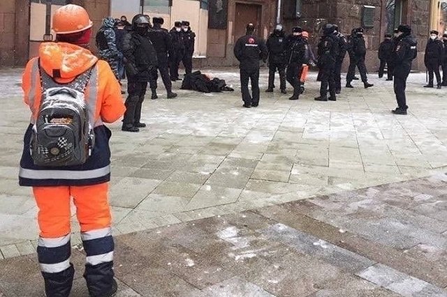 Скончался мужчина, пытавшийся покончить с собой в центре Москвы