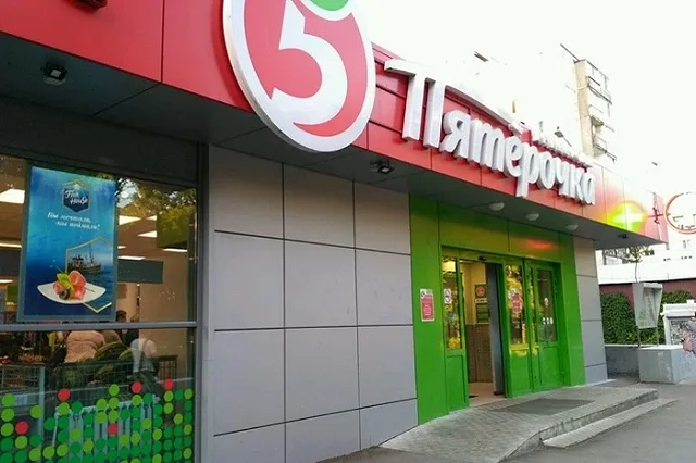 «Голоса заставляют убивать»: екатеринбурженка угрожала сотрудникам и клиентам «Пятёрочки»