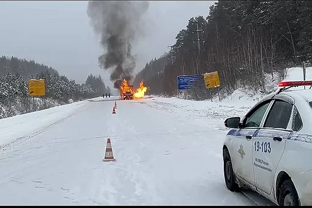 Движение ограничено на трассе Екатеринбург — Серов из-за возгорания грузовика