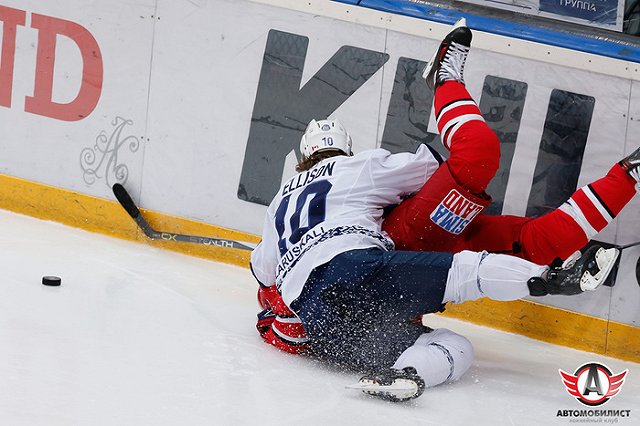 «Автомобилист» проиграл минскому «Динамо» и отдаляется от плей-офф