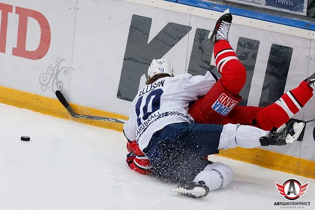 «Автомобилист» проиграл минскому «Динамо» и отдаляется от плей-офф