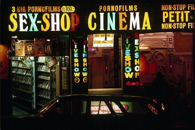 В Амстердаме решили исключить проституток из списка достопримечательностей