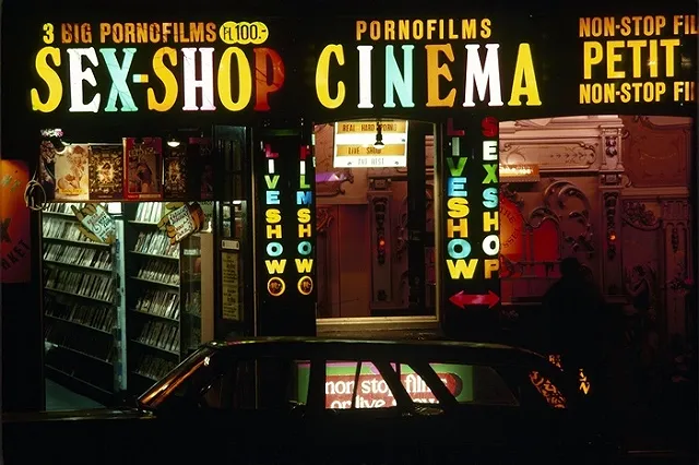 В Амстердаме решили исключить проституток из списка достопримечательностей