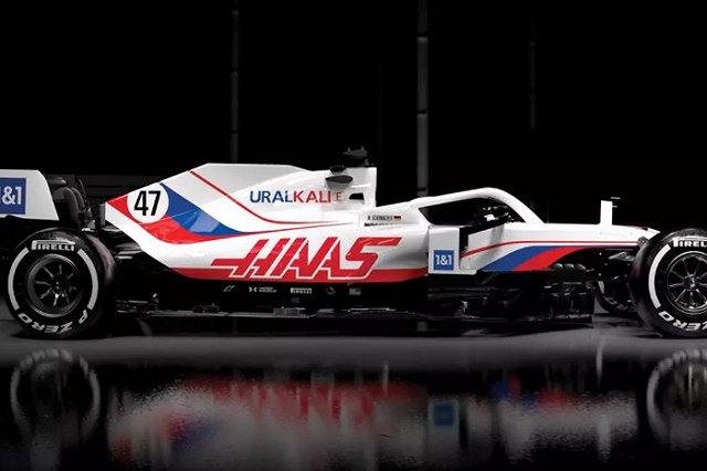 Американская команда «Формулы-1» представила болид в цветах флага России