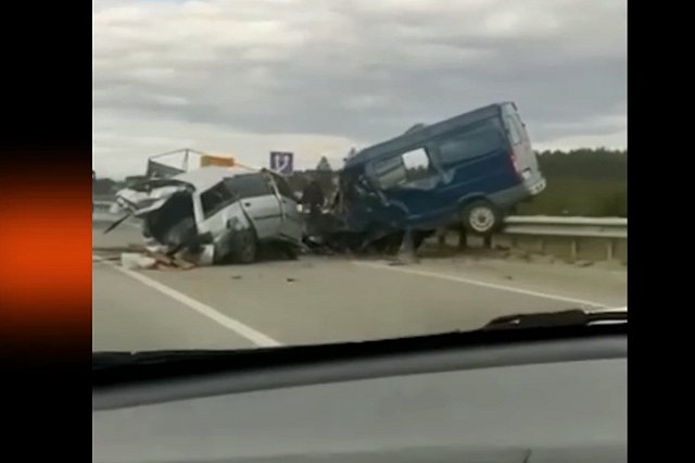 На ЕКАД произошло жёсткое ДТП с погибшим и пострадавшими