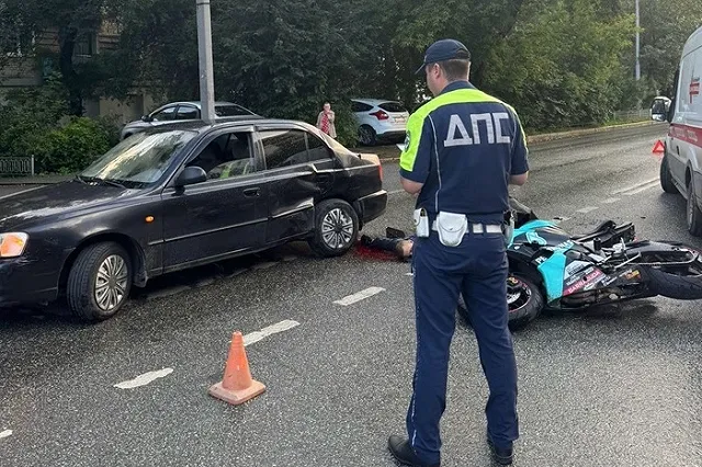 Водитель администрации Екатеринбурга погиб в нерабочее время в ДТП на Большакова