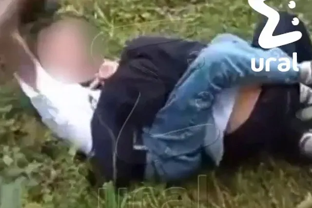 Толпа школьников забила ногами сверстника в Свердловской области