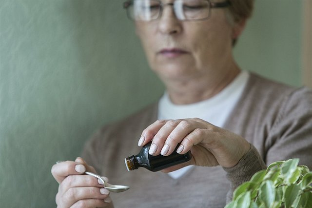 Федеральных чиновников и депутатов обеспечили бесплатными лекарствами