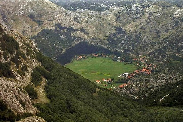 Премьеру и ведущим политикам Черногории запретили въезд в Россию