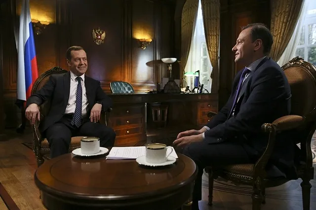 Подушки в цвет британского флага. Как выглядит квартира Брилева в Лондоне