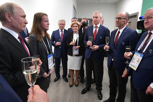 Путин пообещал, что Универсиада-2023 в Екатеринбурге будет яркой и красивой